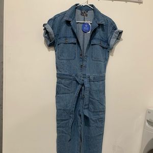 DL1961 Super cute jumpsuit!